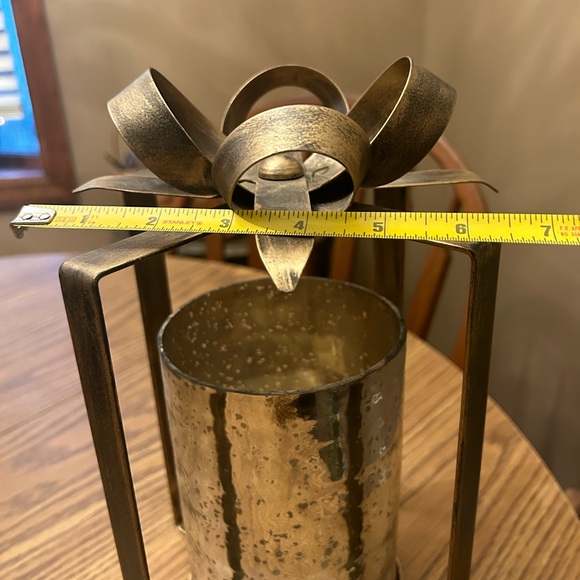 Christmas gift candle holder - present - rubbed gold - glass & metal - Picture 6 of 11